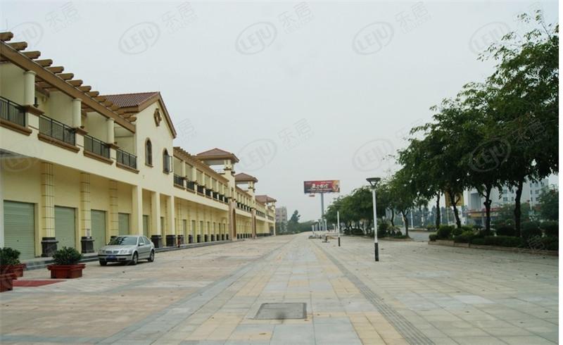 湖景花园社区实景